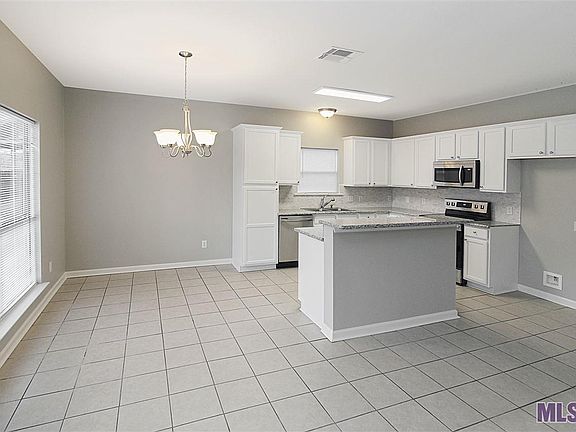 3rd image of 25936 Willow Wood St
