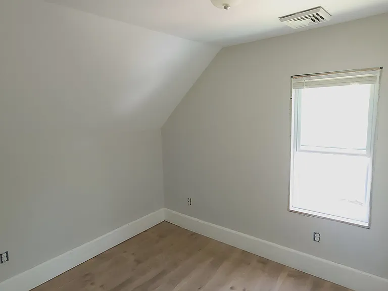 Floor 2 — Photo 14