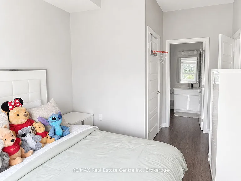 35 Kingsbury Sq #322 — Photo 9