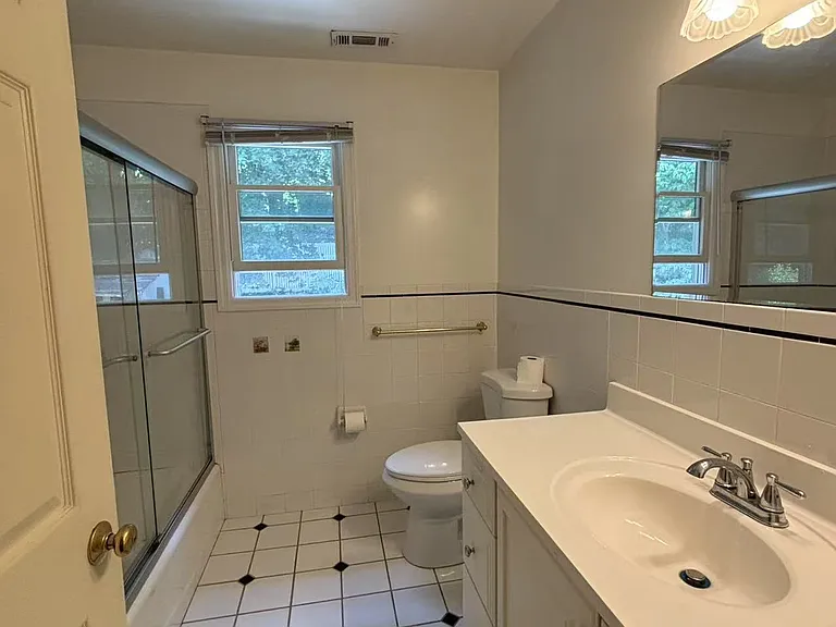 36 Nicholas Ave — Photo 5