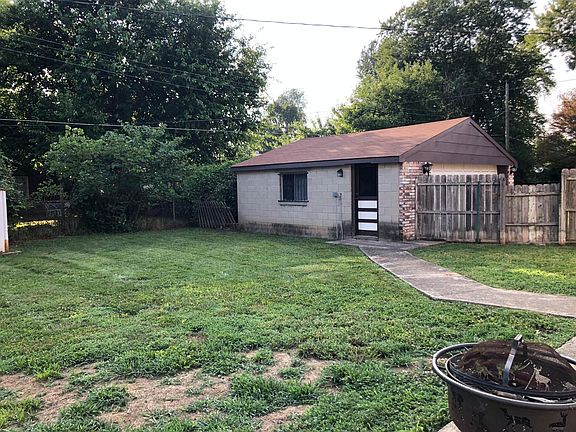 Fully fenced back yard