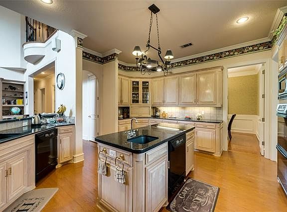3rd image of 1601 Promontory Dr