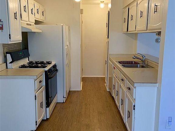 4th image of 8305 Camelot Ct