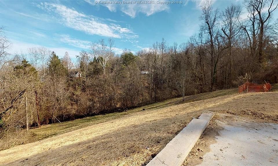 1st image of 605 Edgehill Dr