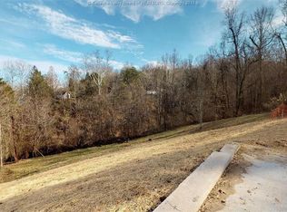 605 Edgehill Dr, Saint Albans, WV 25177