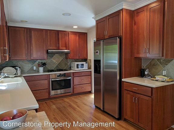 2nd image of 1613 Collingwood Ave