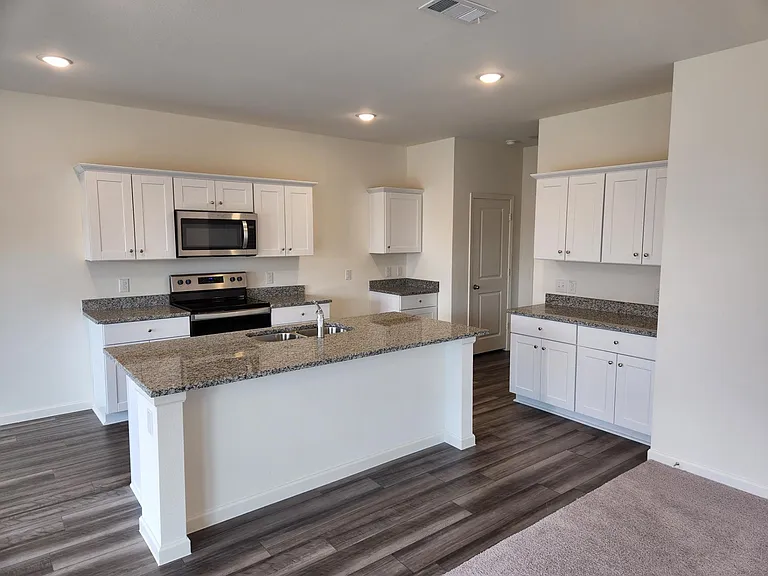 1702 Marquette Dr — Photo 3