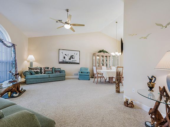 4th image of 1661 Almeria Ct