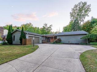 5221 Huntington Dr, Midland, MI