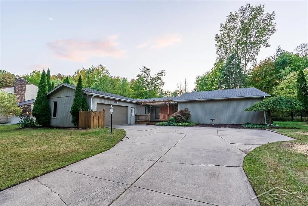 5221 Huntington Dr photo 1