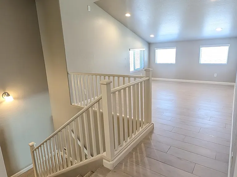 2119 E Kings Ave — Photo 13