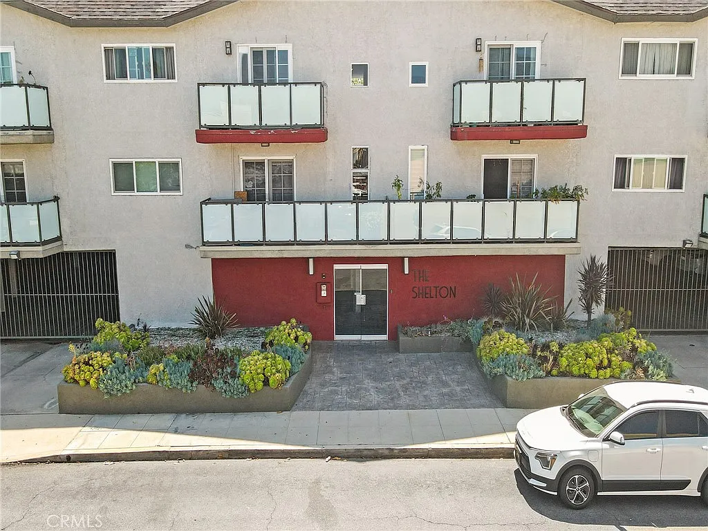 2 bed, 1021 sqft, $2,700 — Photo 1