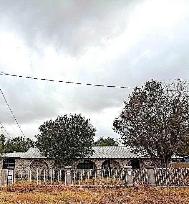 1st image of 407 S Juarez St