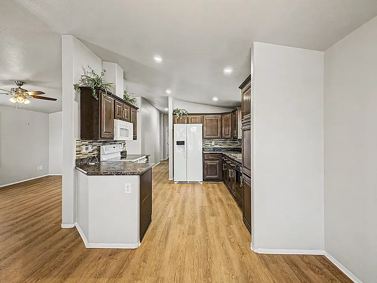 1702 E Michelle Dr — Photo 6