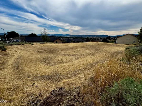 866 Westview Dr, Klamath Falls, OR 97603
