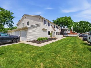 5488 Wildwood Ct APT B, Willoughby, OH 44094