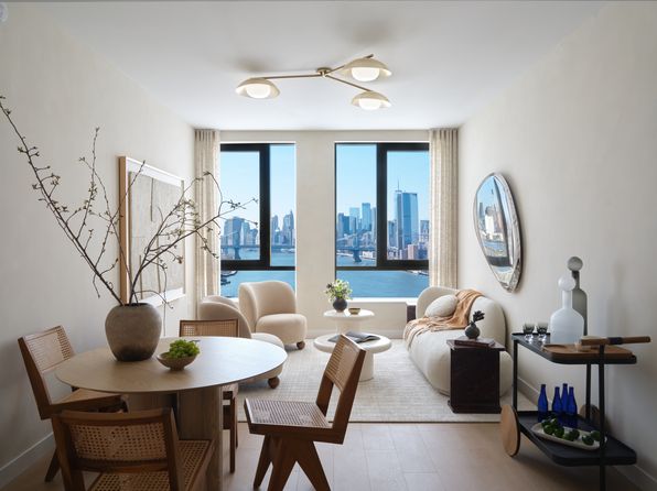 482 Kent Ave #322