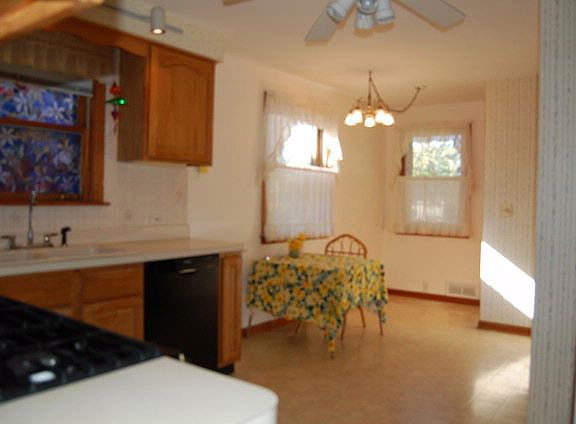 5th image of 1940 N Newland Ave