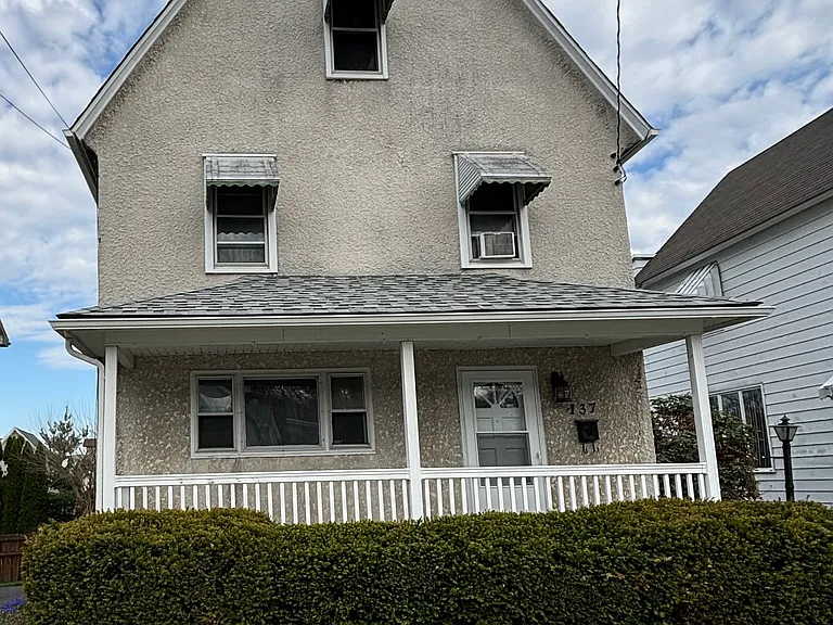 137 E Elm St — Photo 18