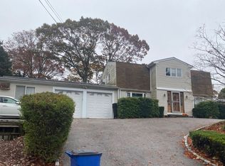 11 Calvert Ave, Ronkonkoma, NY 11779