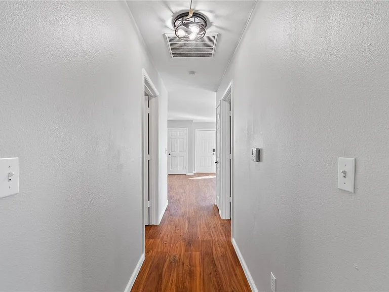 804 Avenue B — Photo 14