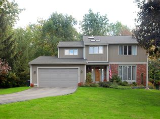 25 Independence Dr, Orchard Park, NY 14127