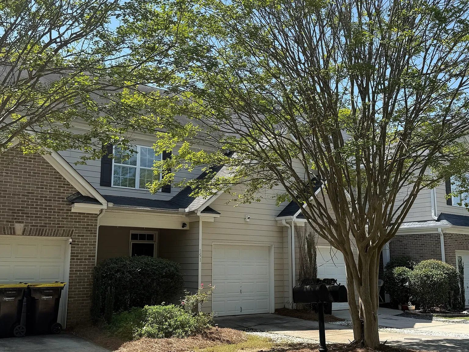 3 bed, 2.5 bath, 1682 sqft, $2,350 — Photo 3