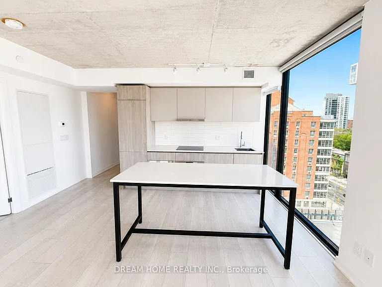 47 Mutual St #807 — Photo 4