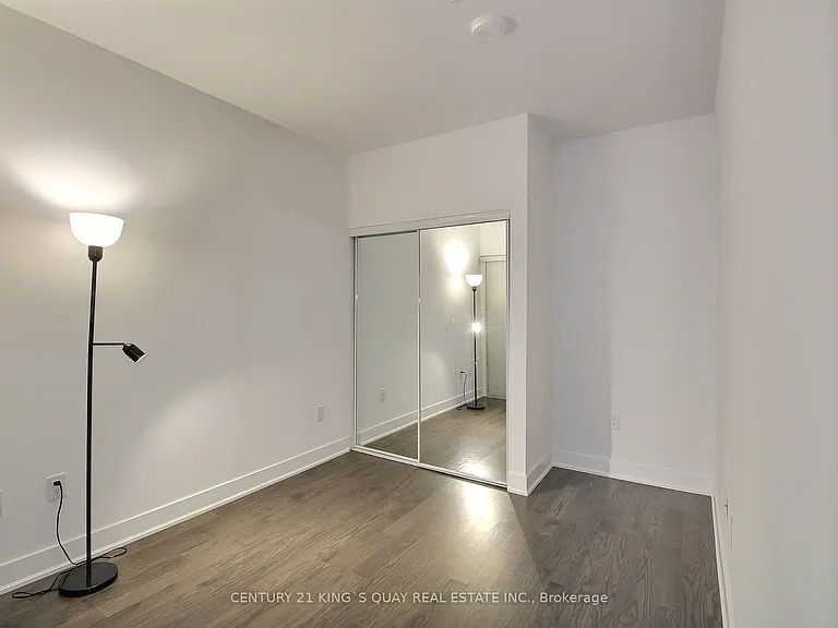 955 Bay St #403 — Photo 7