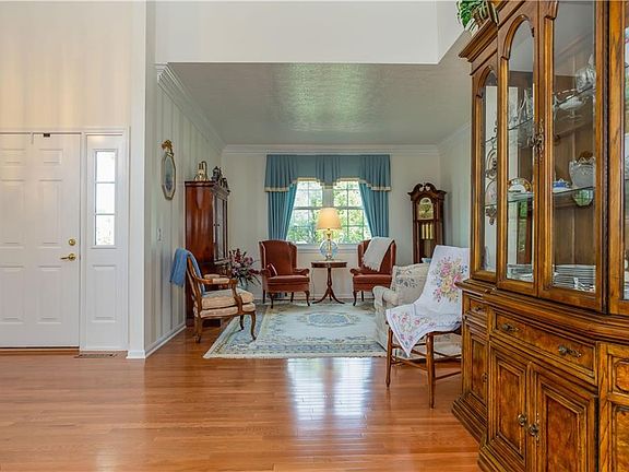 3rd image of 10377 River Valley Blvd
