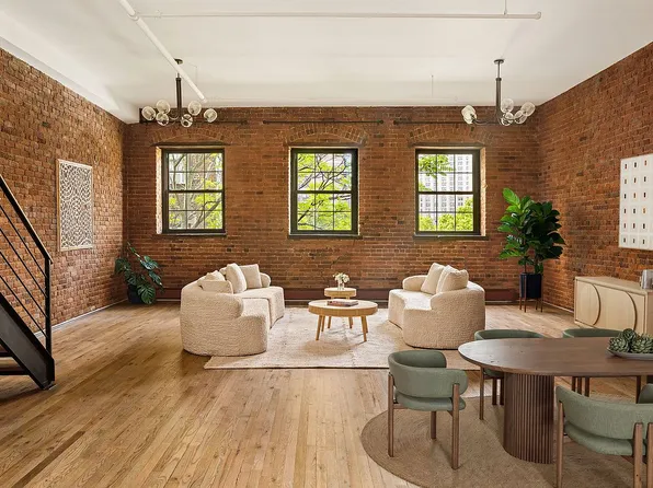 272 Water St, New York, NY 10038