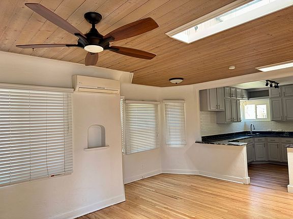2nd image of 216 Carlisle Blvd NE