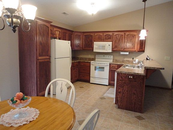 2nd image of 4026 Newcastle Ln