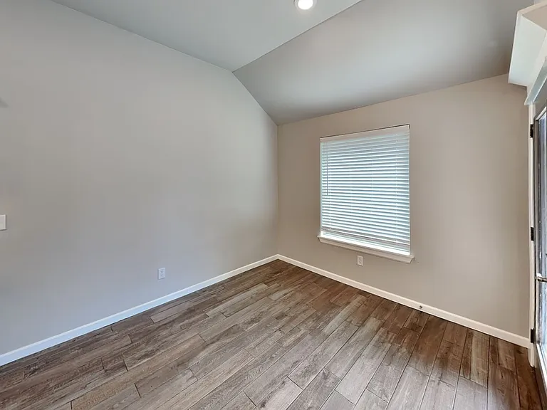 8400 Rainier St — Photo 9