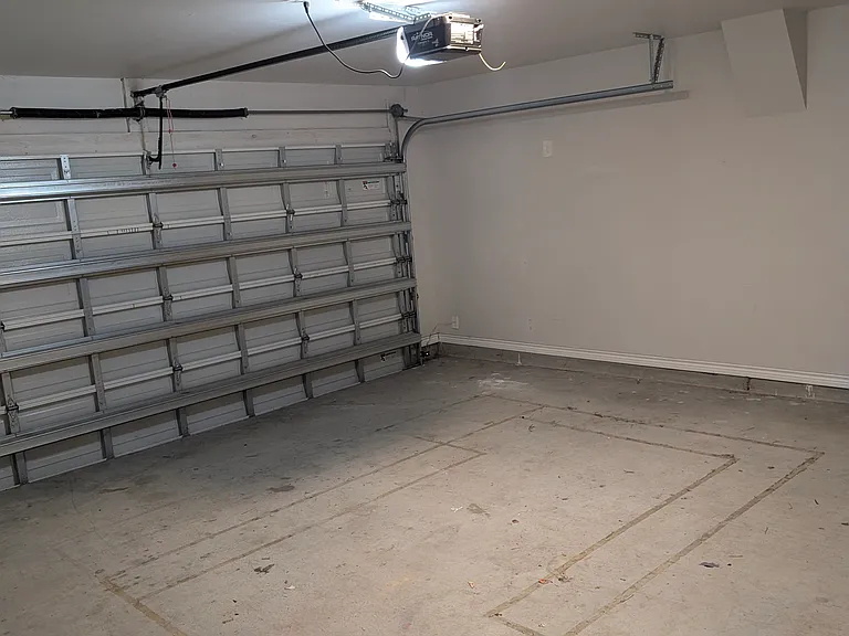 1281 Carnaby St — Photo 17