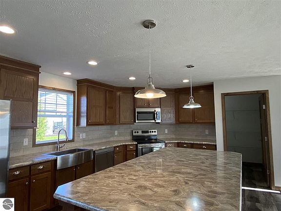 5th image of 793 Fox Hunt Ln