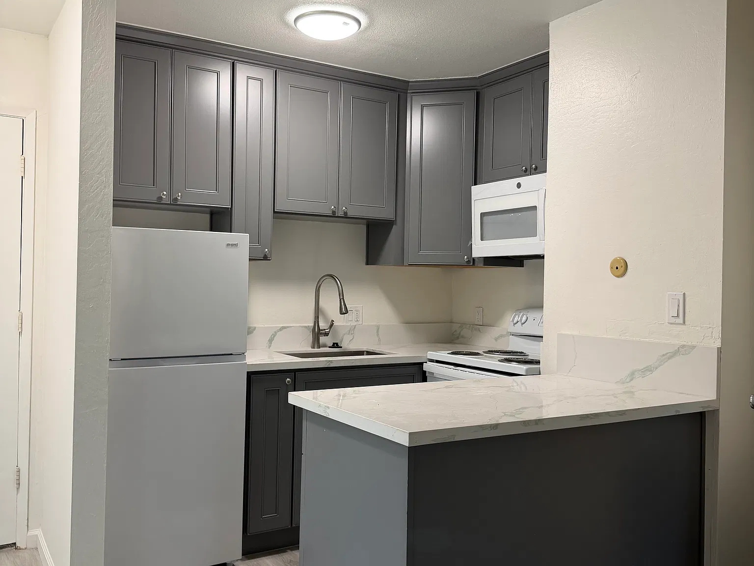 1 bed, 800 sqft, $1,700 — Photo 1