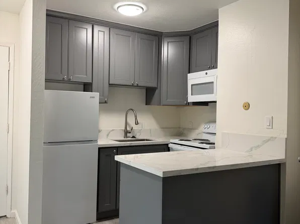 2216 G St APT 13, Sacramento, CA 95816