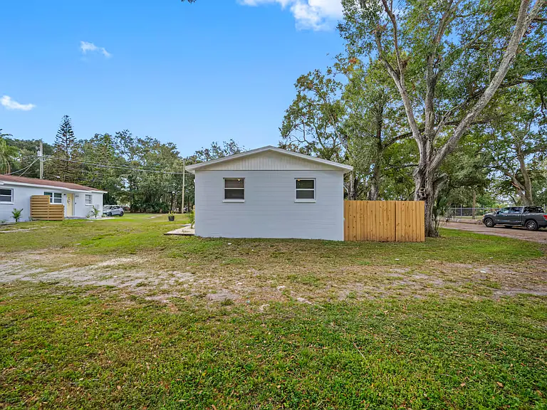4313 W Woodlawn Ave — Photo 34