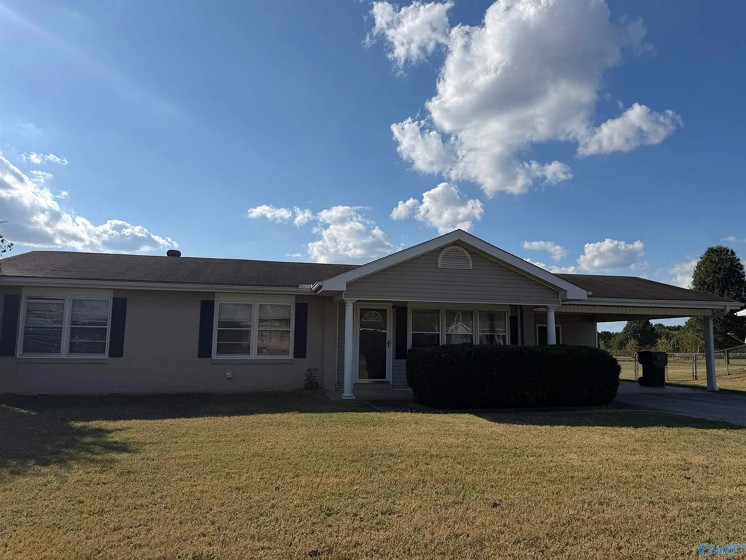 3 bed, 2.0 bath, 1150 sqft, $1,350 — Photo 2