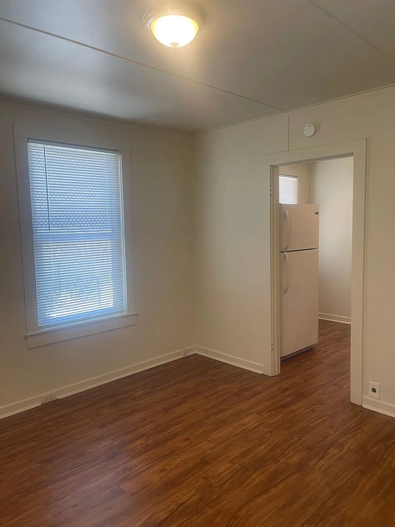 *Move In Special $500 Off First Months Rent* 1 Bed 1 Bath House Near Downtown — Photo 4