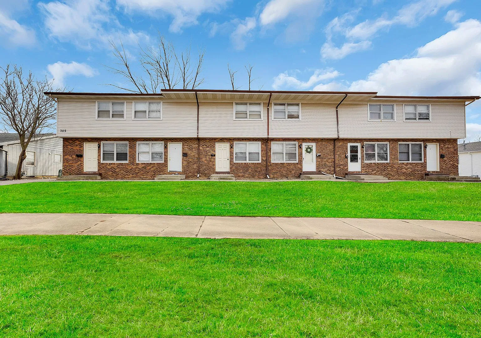 705 N Golfcrest — Photo 1