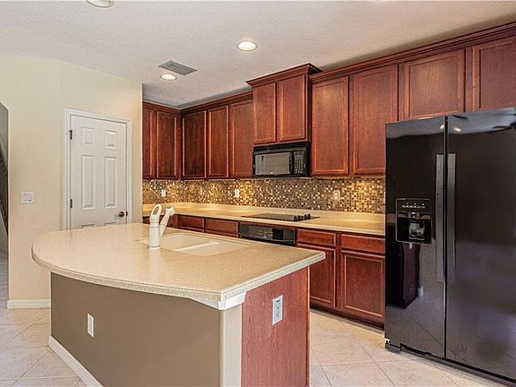 4th image of 2935 Birchcreek Dr
