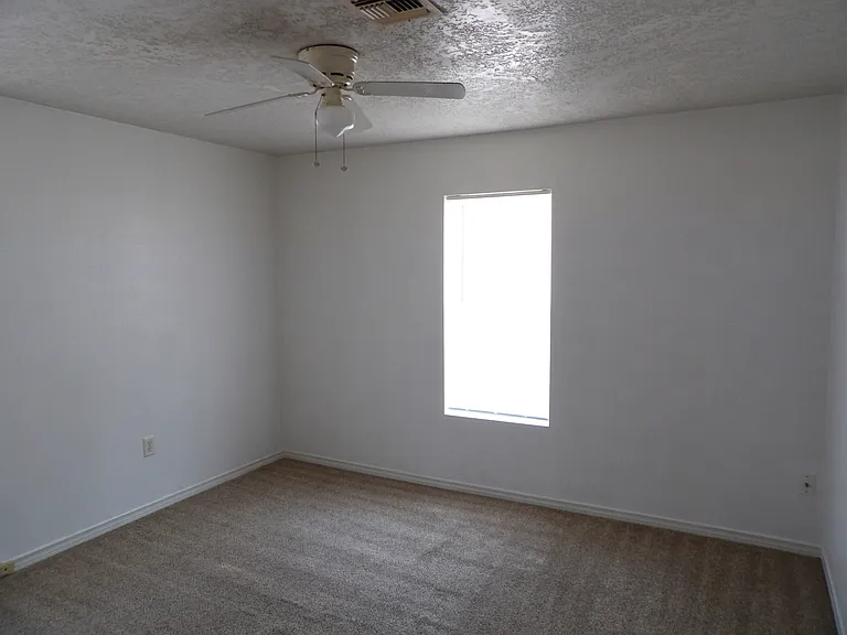2824 NW Mobley St — Photo 6