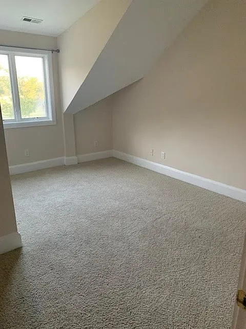 3 bed, 2.0 bath, 2100 sqft, $1,900 — Photo 3