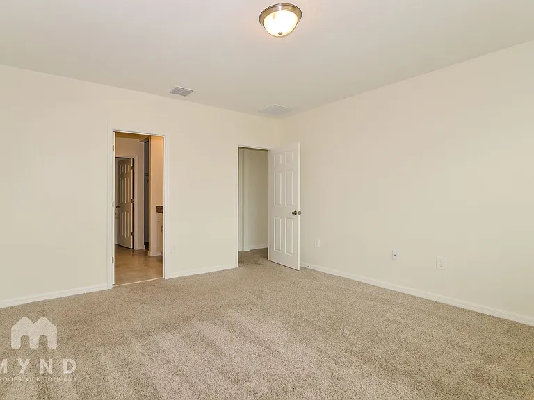 796 Griffon Ave — Photo 11