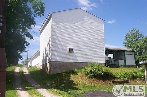 2nd image of 207 Walnut St