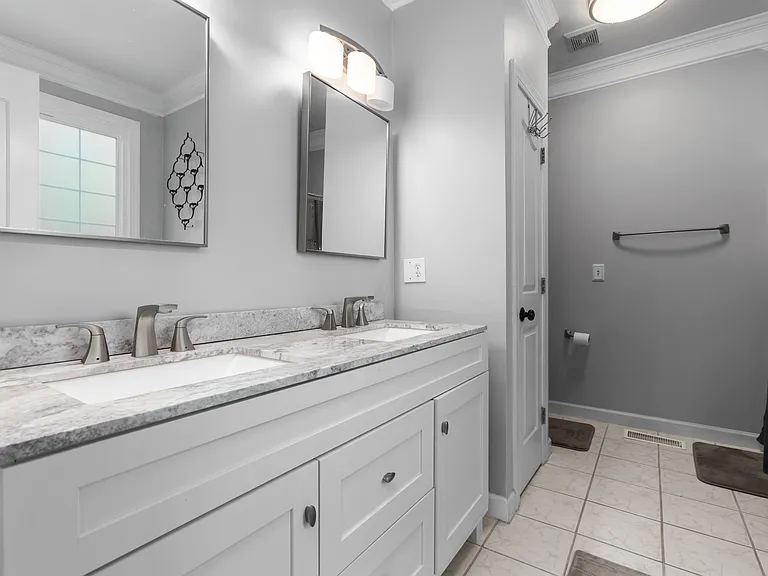 305 Lucas Park Dr — Photo 13