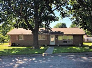 1721 Carolyn Dr, Clay Center, KS 67432
