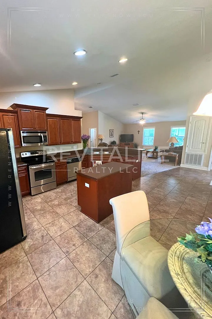 Beautiful Home in Huntington Woods with Sunroom! — Photo 4